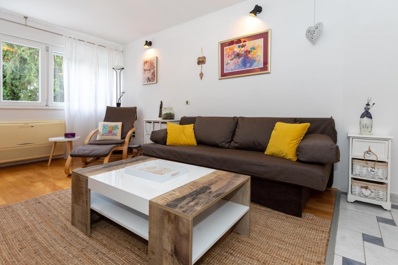 Spacious - Balcony & Near Old Town Appartement